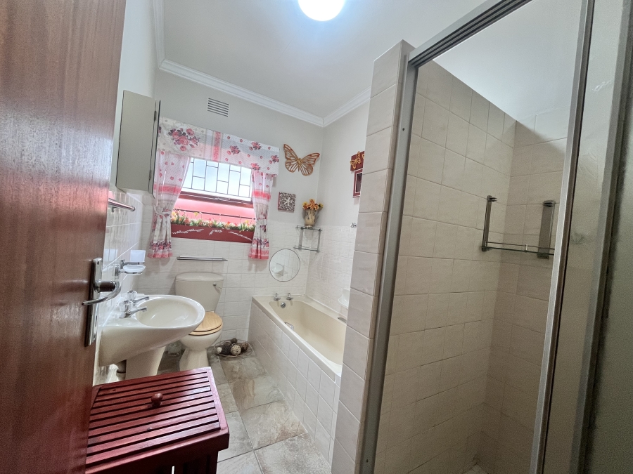 4 Bedroom Property for Sale in Dana Bay Western Cape